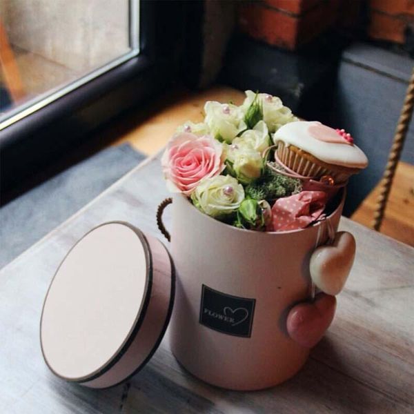 handheld bouquet flower box stylish and colorful appearance mini paper packing box case with lid hug bucket gift storage boxes
handheld bouquet flower box stylish and colorful appearance mini paper packing box case with lid hug bucket gift storage boxes