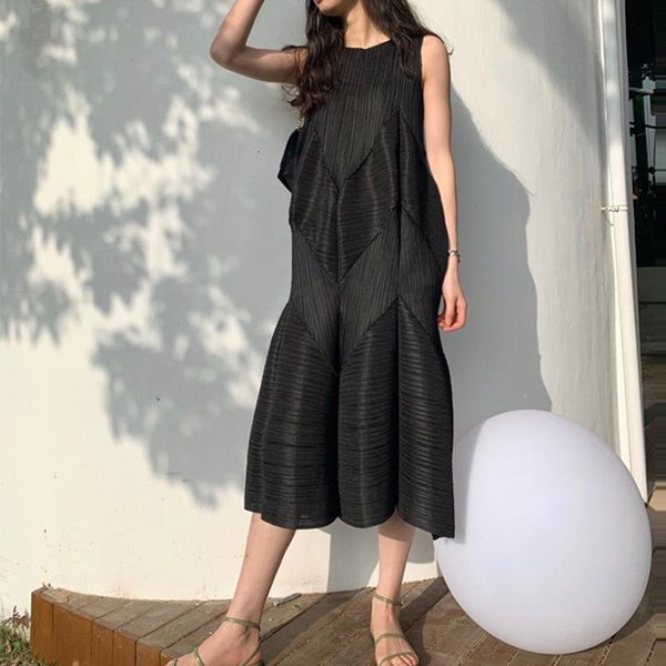 miyake pleated dress women dresses summer 2021 long pleated lantern dress large size loose sleeveless bud dress women sundresses, Black;gray
miyake pleated dress women dresses summer 2021 long pleated lantern dress large size loose sleeveless bud dress women sundresses, Black;gray