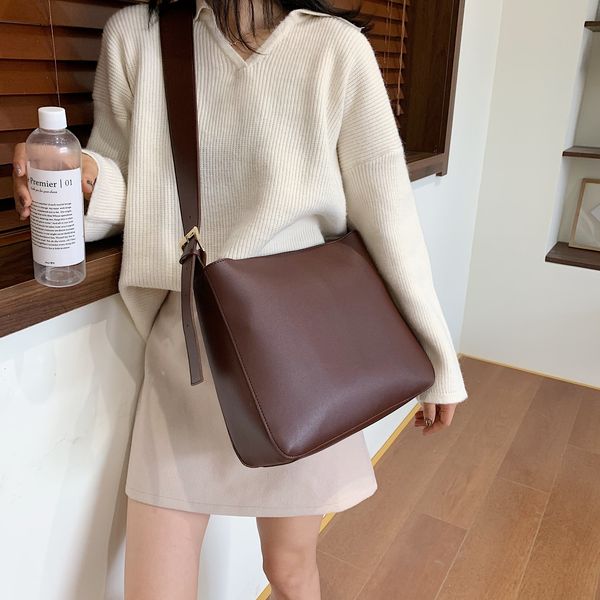 vintage pu leather bucket bags for women 2020 trending designer crossbody shoulder handbags women's simple style hand bag c1019
vintage pu leather bucket bags for women 2020 trending designer crossbody shoulder handbags women's simple style hand bag c1019