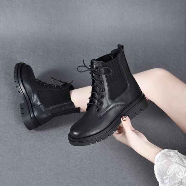 2021 autumn and winter new layer cowhide wool stitching fashion women's boots black round sleeve ankle boots
2021 autumn and winter new layer cowhide wool stitching fashion women's boots black round sleeve ankle boots