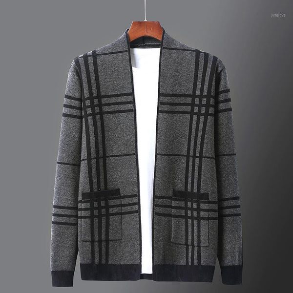 2020 men v-neck cotton cardigan autumn winter comfortable patchwork pocket spacious clothes knitted casual male sweater pull1, White;black
2020 men v-neck cotton cardigan autumn winter comfortable patchwork pocket spacious clothes knitted casual male sweater pull1, White;black