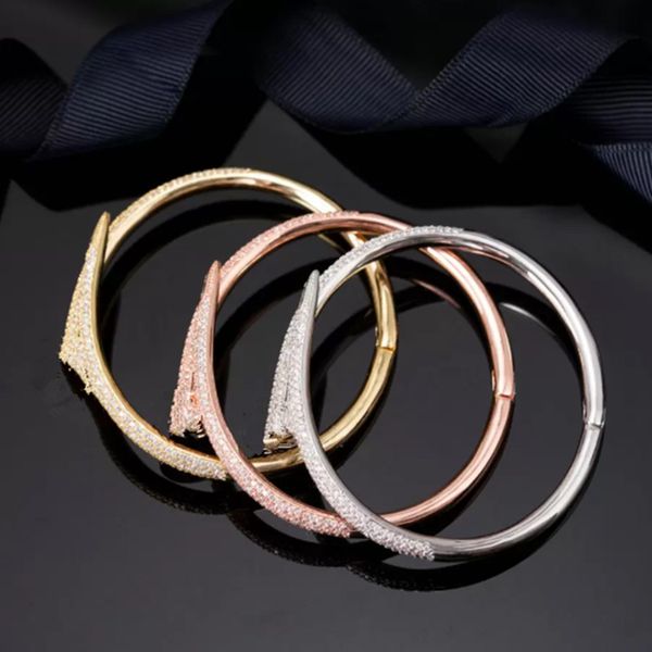 ladies bracelet titanium steel luxury couple love fashion jewelry wedding party holiday gift, Golden;silver
ladies bracelet titanium steel luxury couple love fashion jewelry wedding party holiday gift, Golden;silver