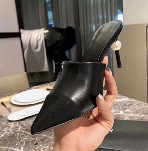quality women suede 7cm mid-heel slide sandals,hardware detail on fold over fringe,size 35-40, Black
quality women suede 7cm mid-heel slide sandals,hardware detail on fold over fringe,size 35-40, Black