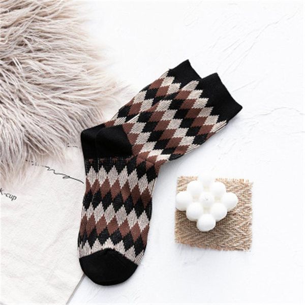 wholesale men retro rhombus middle tube socks fashion trend sports stretch business sock winter male casual wave mid length england socking, Black
wholesale men retro rhombus middle tube socks fashion trend sports stretch business sock winter male casual wave mid length england socking, Black