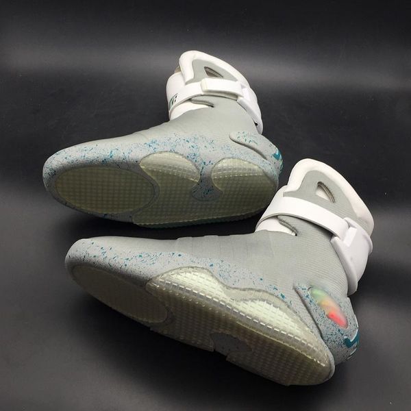 2020 automatic laces air mag back to the future glow in the dark gray basketball shoes marty mcfly's led shoes lighting mags black red
2020 automatic laces air mag back to the future glow in the dark gray basketball shoes marty mcfly's led shoes lighting mags black red