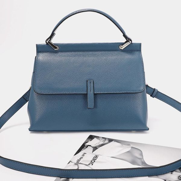 shoulder bags ms. leather one-shoulder bag 2021 european and american wind girl sloping head layer cowhy handbag
shoulder bags ms. leather one-shoulder bag 2021 european and american wind girl sloping head layer cowhy handbag