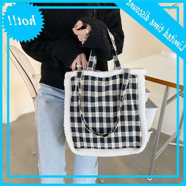 010181 literary lattice splicing single shoulder bag 
010181 literary lattice splicing single shoulder bag