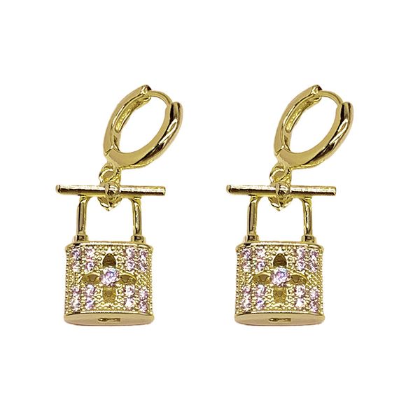 2021 high-endeuropean and american small gold lock earrings full of diamond hollow four leaf flower buckle ins, Silver
2021 high-endeuropean and american small gold lock earrings full of diamond hollow four leaf flower buckle ins, Silver