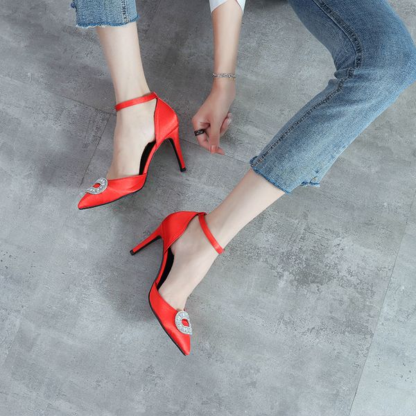2021 new women's water drill buttons red silk satin thin heels, wedding shoes single heels 2az2, Black
2021 new women's water drill buttons red silk satin thin heels, wedding shoes single heels 2az2, Black