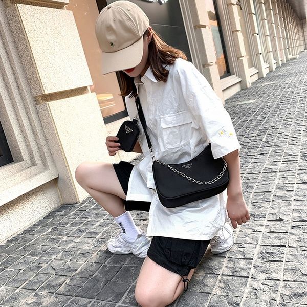 2020 new women's trend fashion versatile broadband network red broadband shoulder air single shoulder messenger bag spring girls bag mi
2020 new women's trend fashion versatile broadband network red broadband shoulder air single shoulder messenger bag spring girls bag mi