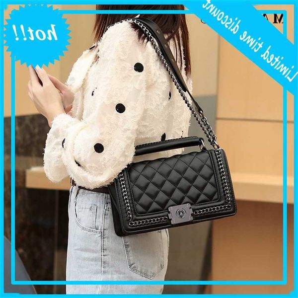 maidudu women's 2020 new fashion and versatile small fragrance lingge chain messenger portable shoulder bag
maidudu women's 2020 new fashion and versatile small fragrance lingge chain messenger portable shoulder bag