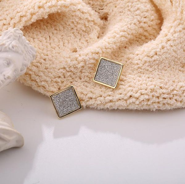 2020 simple cute gold color shiny bling square stud earrings for women luxury rhinestone geometry stud earring jewelry1, Golden;silver
2020 simple cute gold color shiny bling square stud earrings for women luxury rhinestone geometry stud earring jewelry1, Golden;silver