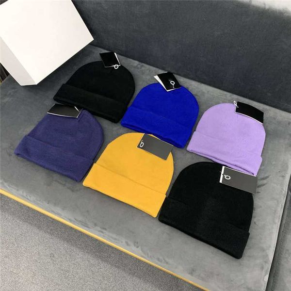 fashion beanies man woman skull caps warm autumn winter breathable fitted bucket hat 6 color cap highly quality with box, Blue;gray
fashion beanies man woman skull caps warm autumn winter breathable fitted bucket hat 6 color cap highly quality with box, Blue;gray