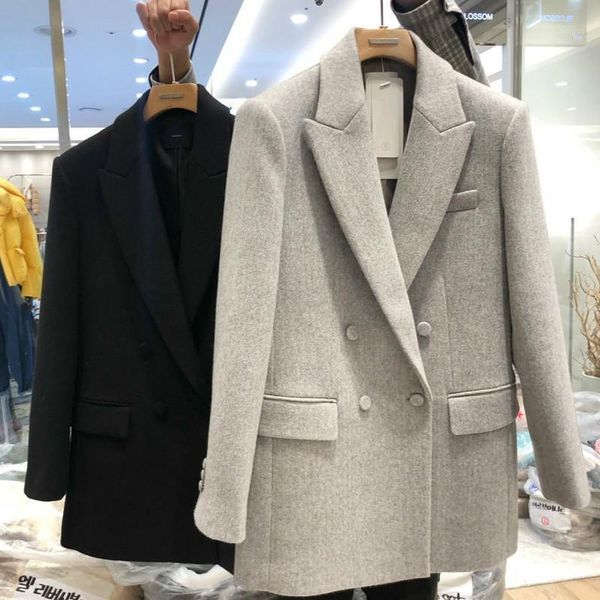 senior ladies wool suit jacket 2021 new winter double breasted female suit blazer women's office long coat temperament1, White;black
senior ladies wool suit jacket 2021 new winter double breasted female suit blazer women's office long coat temperament1, White;black