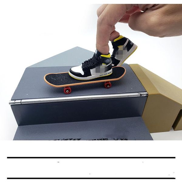 fashion mini finger skating board table game toy kids children finger skateboard and shoes for car auto board
fashion mini finger skating board table game toy kids children finger skateboard and shoes for car auto board