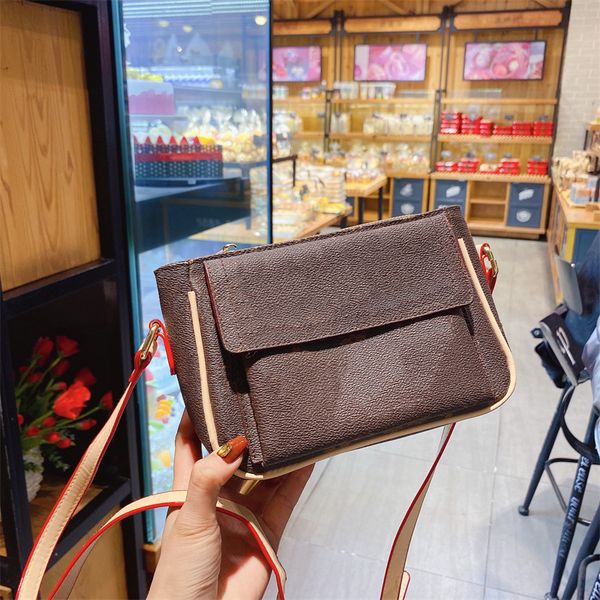luxury womens bags designer one shoulder square bag cross body messenger bag classic fashion retro commuter letter and flower printed handba
luxury womens bags designer one shoulder square bag cross body messenger bag classic fashion retro commuter letter and flower printed handba