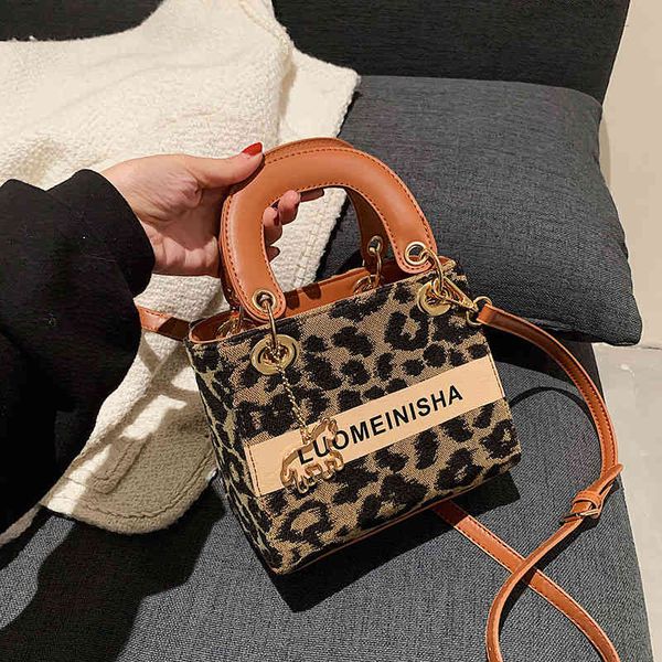 2022 factory wholesale explosion new texture print bag fashion princess niche design single shoulder messenger women's bag
2022 factory wholesale explosion new texture print bag fashion princess niche design single shoulder messenger women's bag