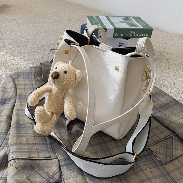 original design autumn/winter handbags new fashion ins shoulder armpit bag messenger bag 2in1 bucket width: 26cm
original design autumn/winter handbags new fashion ins shoulder armpit bag messenger bag 2in1 bucket width: 26cm