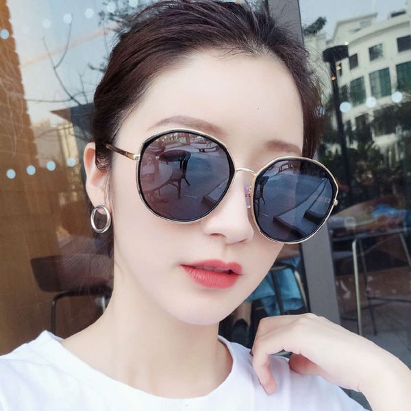 thin 2020 new large frame display sunglasses female korean chaowang red star same round face sunglasses polarized driving glasses, White;black 
thin 2020 new large frame display sunglasses female korean chaowang red star same round face sunglasses polarized driving glasses, White;black