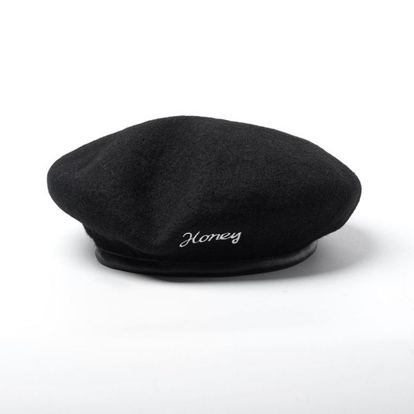 2020 korean autumn and winter new letter embroidered pu leather adjustable drawstring wool beret artist's hat berets, Blue;gray
2020 korean autumn and winter new letter embroidered pu leather adjustable drawstring wool beret artist's hat berets, Blue;gray