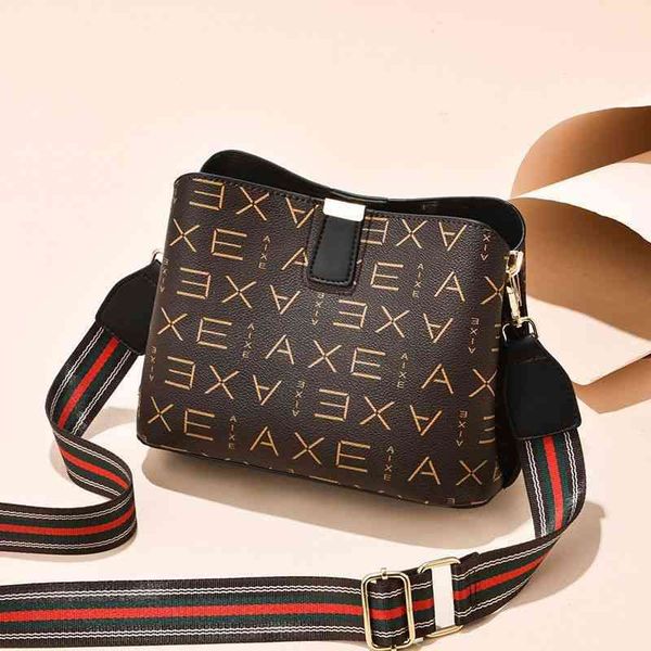 75% off handbag factory store on messenger women's printed messenger , the same single shoulder is recommended
75% off handbag factory store on messenger women's printed messenger , the same single shoulder is recommended