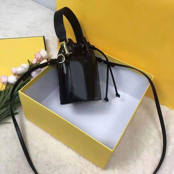 luxurys designers bags fashion women's leather classic popular lady's handbag backpack new high qulity classic womens handbags sho
luxurys designers bags fashion women's leather classic popular lady's handbag backpack new high qulity classic womens handbags sho