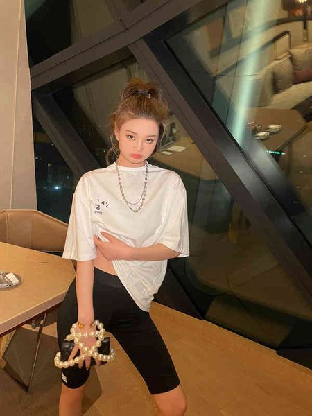 2022 factory wholesale new model summer d home versatile simple back letter print t-shirt men's and women's same round neck fashio, White
2022 factory wholesale new model summer d home versatile simple back letter print t-shirt men's and women's same round neck fashio, White