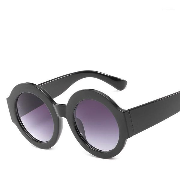 2020 oversize fashion retro women sunglasses plastic material lenses 9006 uv400 protection gradient vintage eyewear1, White;black
2020 oversize fashion retro women sunglasses plastic material lenses 9006 uv400 protection gradient vintage eyewear1, White;black