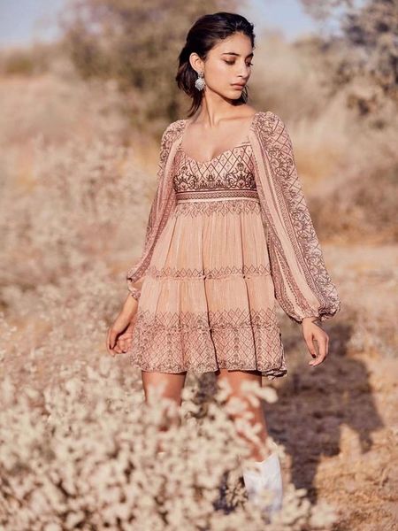 spring / summer dress 2022 early spring high end vintage print, Black;gray
spring / summer dress 2022 early spring high end vintage print, Black;gray