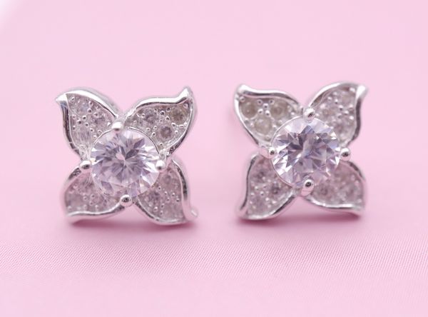 hengsheng s925 silver cross-border one product dropshipping clover fashion korean style simple zircon stud earrings for women, Golden
hengsheng s925 silver cross-border one product dropshipping clover fashion korean style simple zircon stud earrings for women, Golden