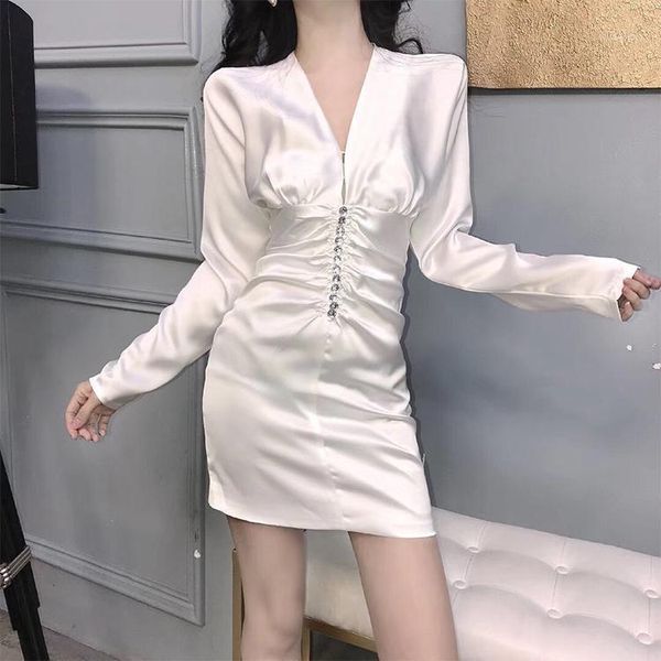 2020 spring women solid v-neck dress office lady vintage long sleeve ruched satin dress female white vestido1, Black;gray
2020 spring women solid v-neck dress office lady vintage long sleeve ruched satin dress female white vestido1, Black;gray