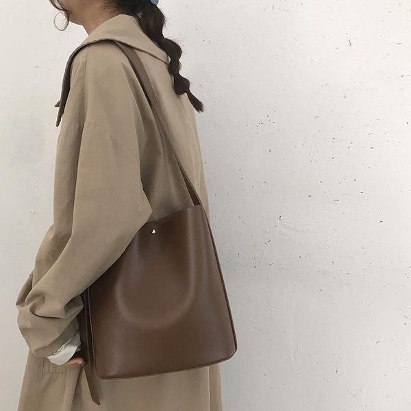shoulder bags retro large capacity women's tote bag handbags 2021 pu leather with small storage for woman
shoulder bags retro large capacity women's tote bag handbags 2021 pu leather with small storage for woman