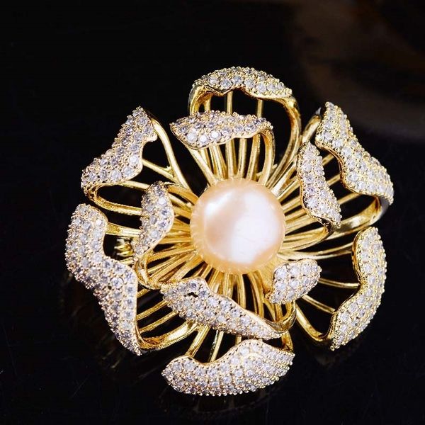 fashion elegant designer flower brooch for women birthday gift sparkling brooches with freshwater pearl, Golden;silver
fashion elegant designer flower brooch for women birthday gift sparkling brooches with freshwater pearl, Golden;silver