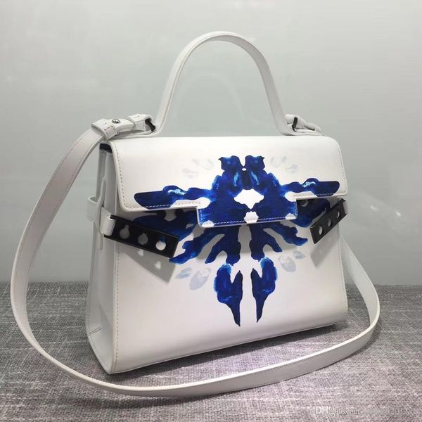 new european classic luxury style ladies fashion bag, shoulder bag, doodle butterfly jewel rivet decorations, pure leather, interior spacing
new european classic luxury style ladies fashion bag, shoulder bag, doodle butterfly jewel rivet decorations, pure leather, interior spacing