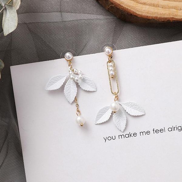2020 korean fashion jewelry elegant white leaf earrings asymmetric pearl gold metal earrings for women gift, Silver
2020 korean fashion jewelry elegant white leaf earrings asymmetric pearl gold metal earrings for women gift, Silver