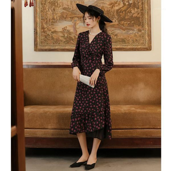 the very original scene shooting autumn french retro v-neck long sleeve dress chiffon floral knee-length dress1, Black;gray
the very original scene shooting autumn french retro v-neck long sleeve dress chiffon floral knee-length dress1, Black;gray