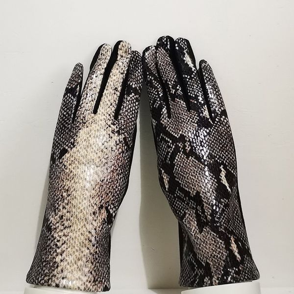 women touch screen gloves winter faux animal leather snakeskin pattern driving suede velvet thicken warm leopard glove h87, Blue;gray
women touch screen gloves winter faux animal leather snakeskin pattern driving suede velvet thicken warm leopard glove h87, Blue;gray