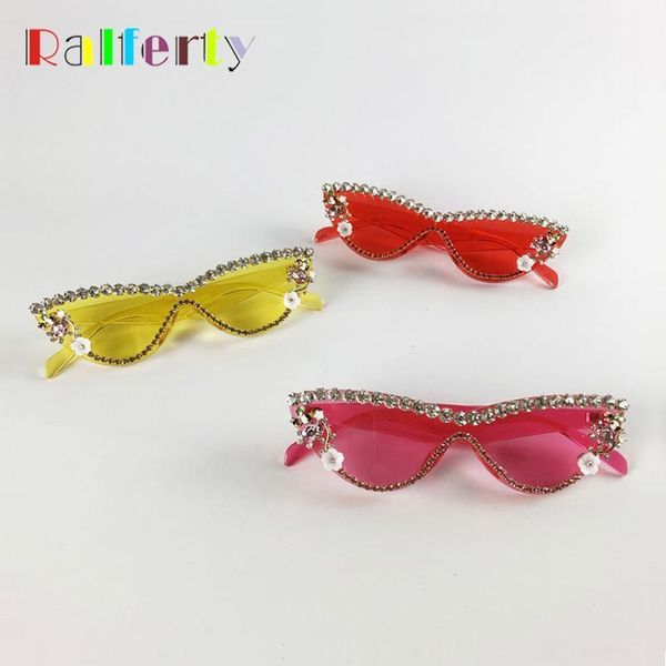 ralferty women luxury cat eye sunglasses bling rhinestone crystal sun glasses women 2020 flower decorated shades oculos g19041, White;black
ralferty women luxury cat eye sunglasses bling rhinestone crystal sun glasses women 2020 flower decorated shades oculos g19041, White;black