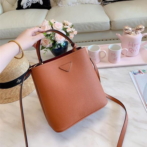 горячие продажи верхнего качества натуральной кожи crossbody сумки женские дизайнерские сумки сумки женщин способа плеча сумки конструктора
горячие продажи верхнего качества натуральной кожи crossbody сумки женские дизайнерские сумки сумки женщин способа плеча сумки конструктора