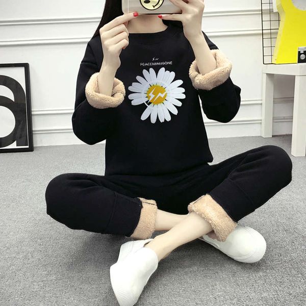 cashmere thickened sports leisure suit women's fashion pure cotton daisy winter lamb sweater two piece set, Gray
cashmere thickened sports leisure suit women's fashion pure cotton daisy winter lamb sweater two piece set, Gray