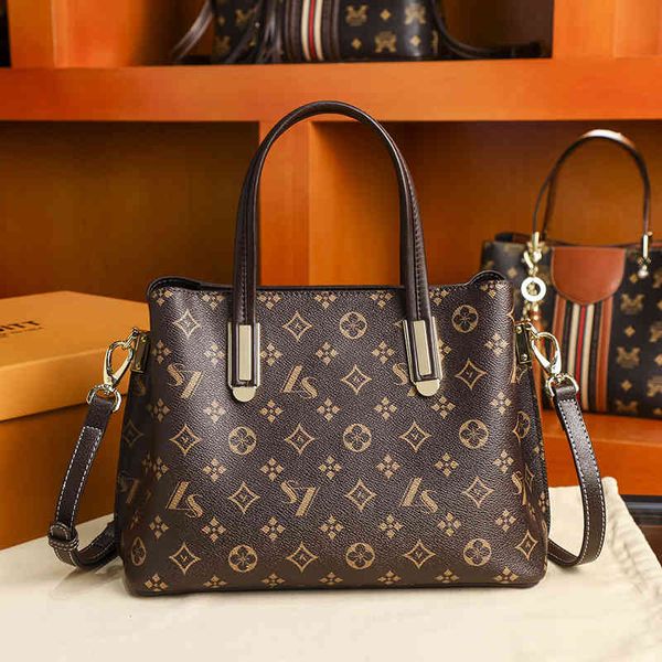bag female 2021 new fashion leather large capacity one shoulder mother's bag middle-aged women's messenger handbag
bag female 2021 new fashion leather large capacity one shoulder mother's bag middle-aged women's messenger handbag