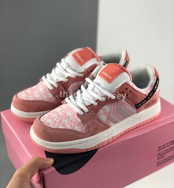 new sb dunks low chunky dunky men women designers sneakers travis scotts strangelove running skate shoes outdoor trainers 36-45
new sb dunks low chunky dunky men women designers sneakers travis scotts strangelove running skate shoes outdoor trainers 36-45