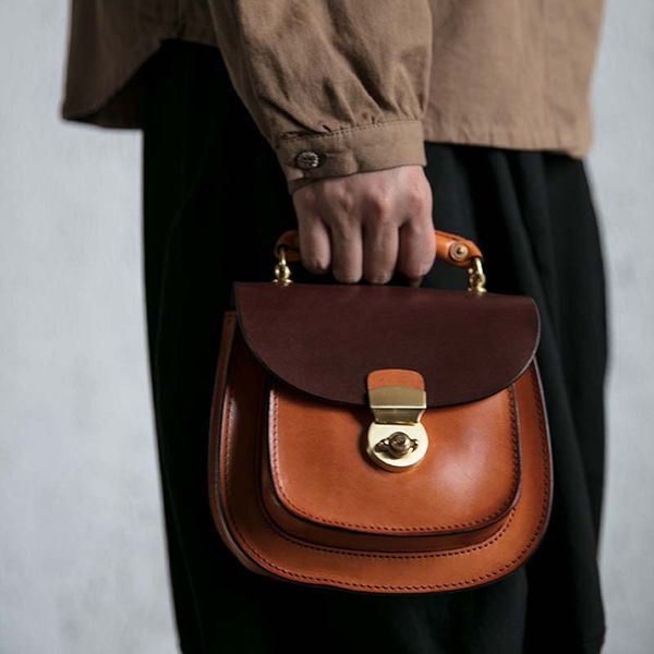 aetoo 2020 new trendy real leather handmade messenger bag retro shoulder messenger bag
aetoo 2020 new trendy real leather handmade messenger bag retro shoulder messenger bag