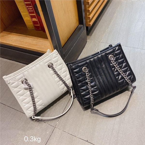 2022 the designer bags of new high luxury brand enlarges and shoulder bag to give women the most suitable gift bao0012 
2022 the designer bags of new high luxury brand enlarges and shoulder bag to give women the most suitable gift bao0012
