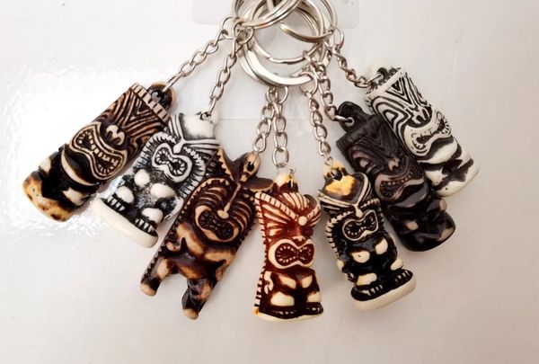 16 pcs retro mixed tiki amulet totem hand keychain creative couple personality punk hip hop men women party key ring jewelry, Slivery;golden
16 pcs retro mixed tiki amulet totem hand keychain creative couple personality punk hip hop men women party key ring jewelry, Slivery;golden