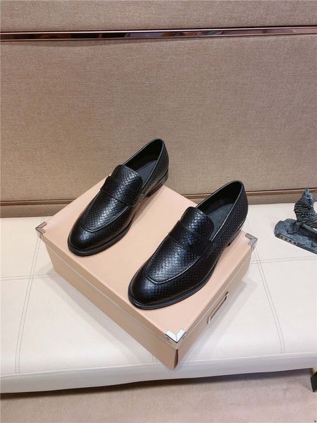 2020 new genuine leather men's luxury dress shoes handmade office business wedding blue black luxury lace up formal oxfords mens shoes
2020 new genuine leather men's luxury dress shoes handmade office business wedding blue black luxury lace up formal oxfords mens shoes