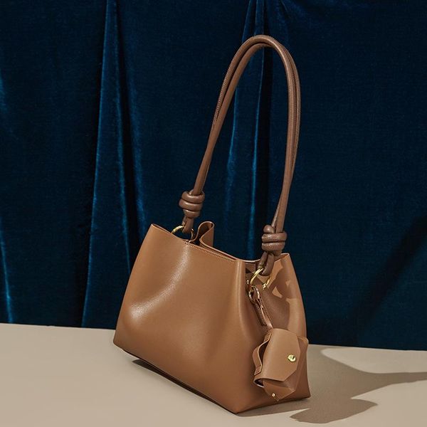 2020 new fashion contrast color single shoulder bucket bag trendy messenger large capacity female bag
2020 new fashion contrast color single shoulder bucket bag trendy messenger large capacity female bag