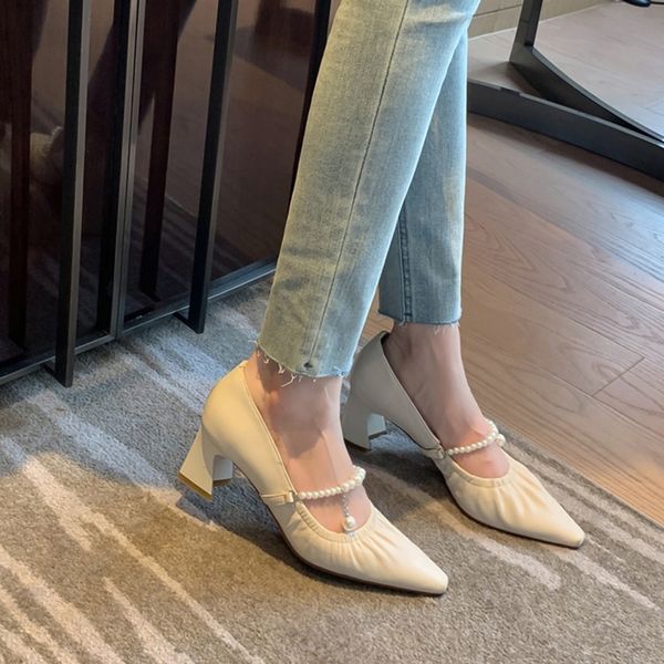 2020 cow vintage female leather pumps weird woman high heels pearl string pointed toe plied dress elegant ladies shoes izlb, Black
2020 cow vintage female leather pumps weird woman high heels pearl string pointed toe plied dress elegant ladies shoes izlb, Black