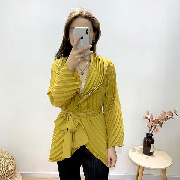 pleated coat 2021 spring and summer new temperament lapel long sleeve tie cardigan, Black;brown
pleated coat 2021 spring and summer new temperament lapel long sleeve tie cardigan, Black;brown
