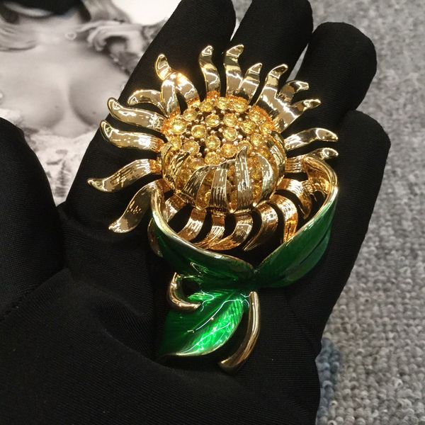 fashion jewelry vintage camellia flower style gold color sun flower brooch sweater brooche flower pearl fashon camellia brooches 201009, Gray
fashion jewelry vintage camellia flower style gold color sun flower brooch sweater brooche flower pearl fashon camellia brooches 201009, Gray
